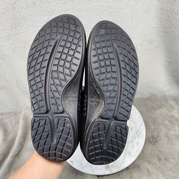 Oofos Shoes Mens 8 Womens 10 Oocloog Black Recovery Clogs Comfort Footwear *GUC* - Picture 7 of 12